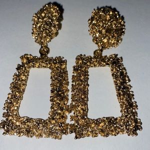 Stylish gold color earrings